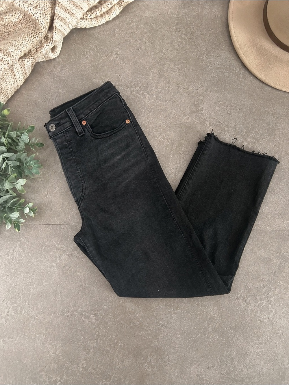 Levi's Ribcage Straight Ankle Black Jeans Frayed Hem Size 26